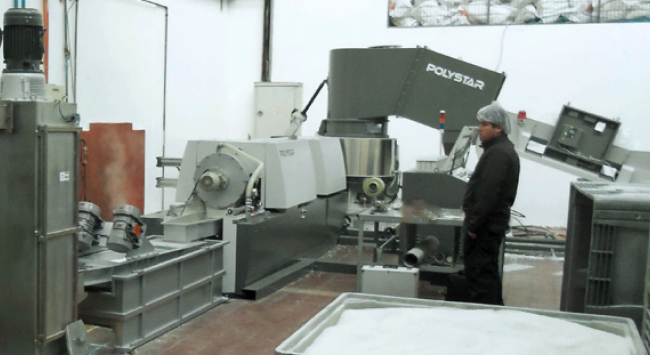 máquina de reciclaje con cortadaor compactador integrado procesa hasta 400kg por hora